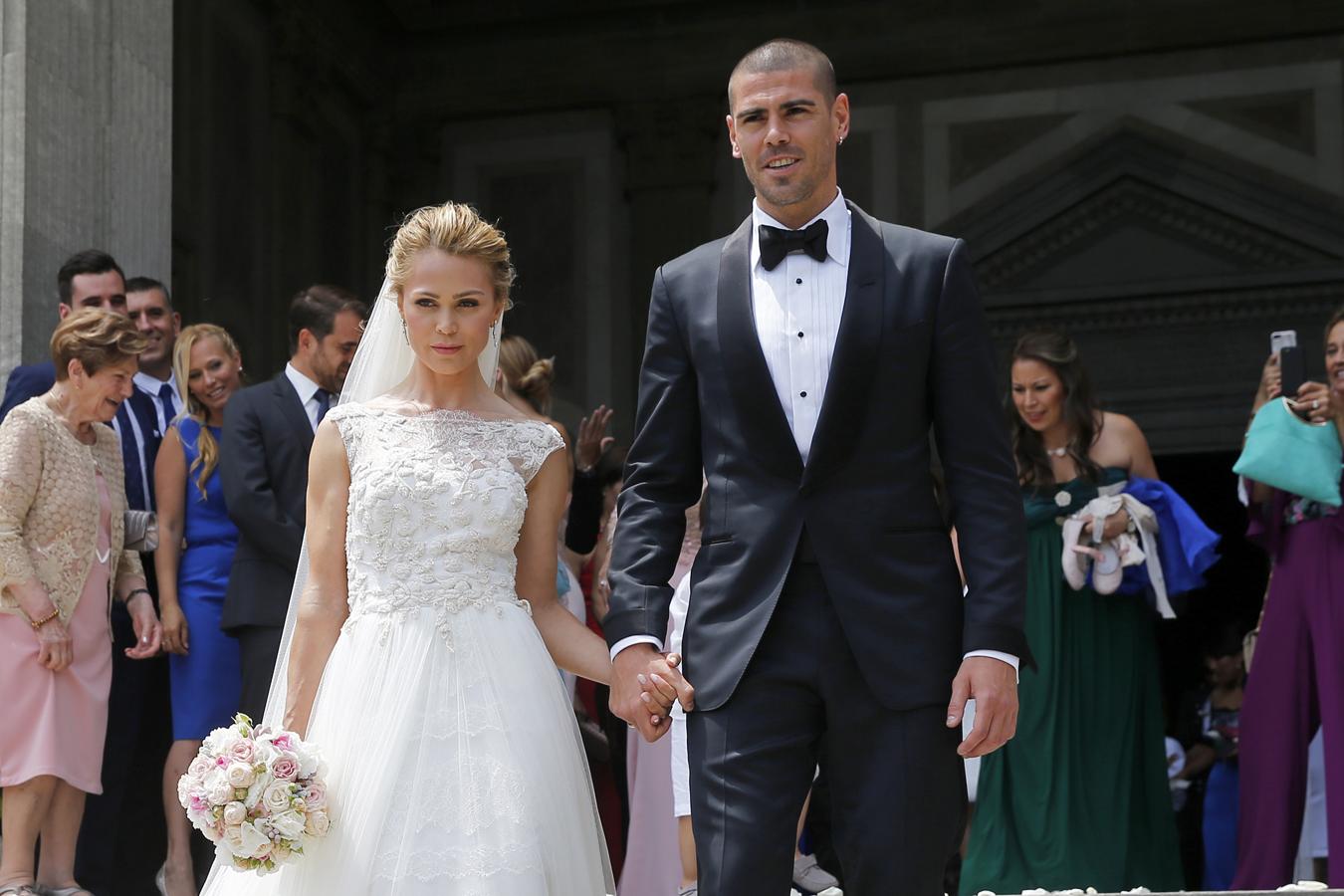 Yolanda Cardona y Victor Valdés tras darse el "sí, quiero"