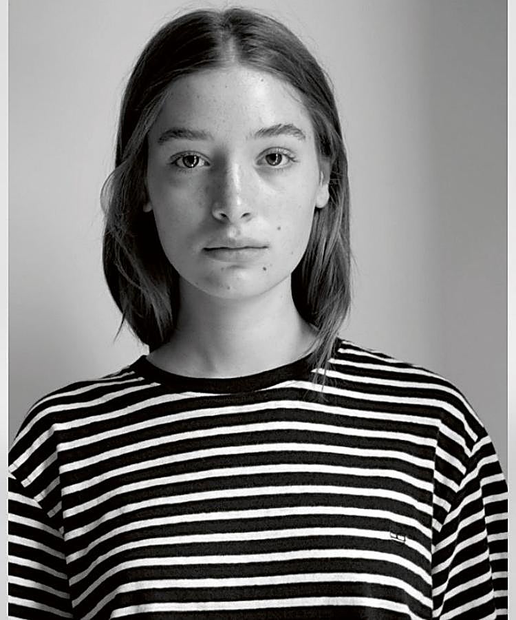 "No sigo las tendencias al pie de la letra, pero el estilo "neo hippie" de este verano me gusta. Hay una tendencia desenfadada, que funciona muy bien y es cómoda, a base de faldas tipo pareo o asimétricas, camisas atadas y sandalias romanas".