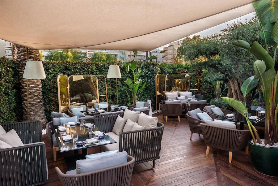 La terraza restaurante de Rafa Nadal, Pau Gasol y Enrique Iglesias está en la Avenida 8 de Agosto, 29, en Ibiza.