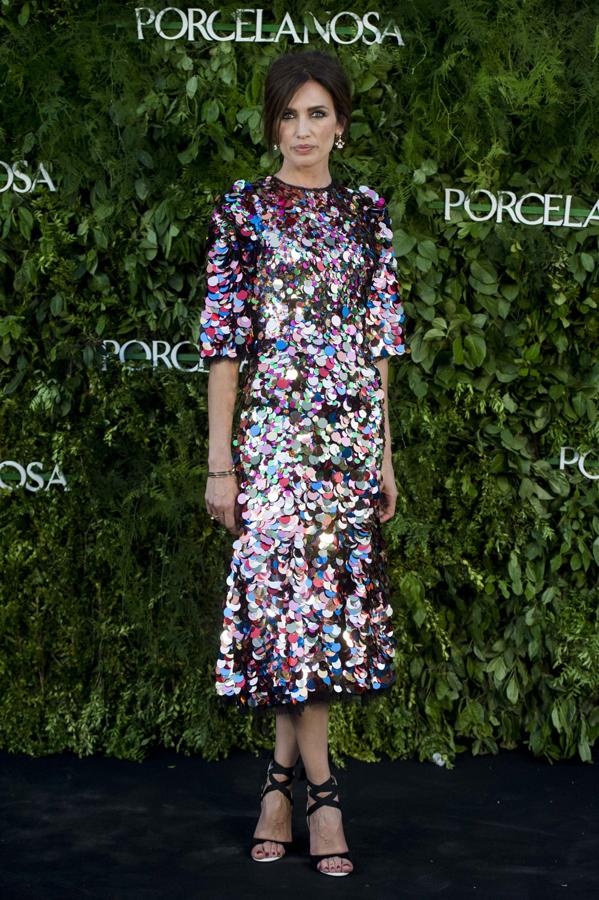 Acudió a a fiesta de Porcelanosa con un vestido de la colección primavera verano de Dolce & Gabbana que combinó con unas sandalias anudadas al tobillo de Rene Caovilla y joyas de Bulgari