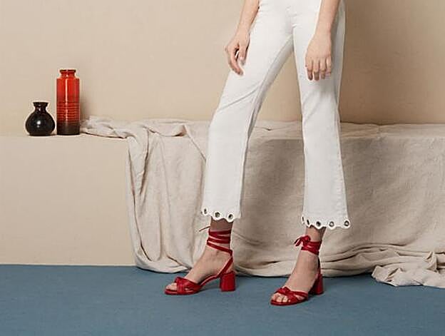 Pantalones con los bajos perforados de Uterqüe