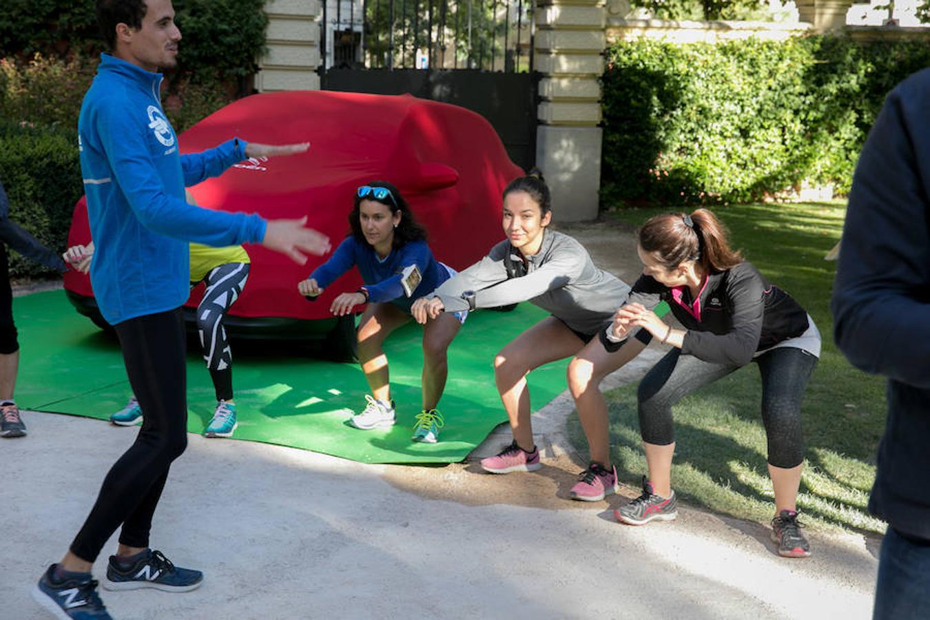 Nuestras corredoras calientan de forma previa al inicio de la carrera