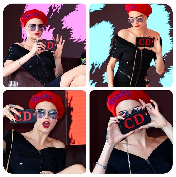 La firma de accesorios Chaos vende móviles con las tuyas desde 200 euros. En la misma línea de autoenaltecimiento, Calzedonia customiza con tus iniciales bañadores o biquinias. ¿Viva yo?