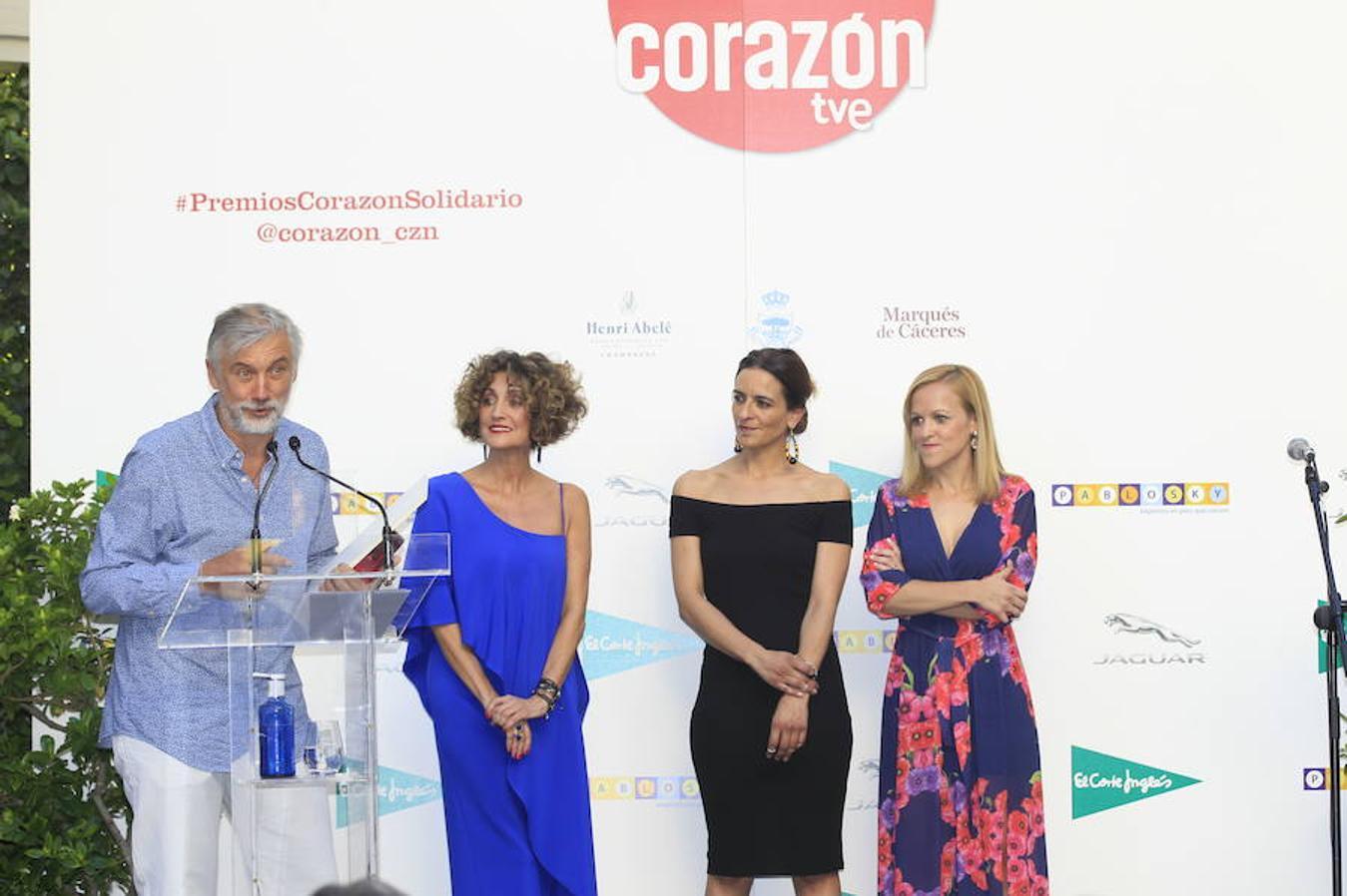 Premio Pablosky al proyecto solidario del año la ONG Africa Directo y su embajadora en España, la cantante Bebe.