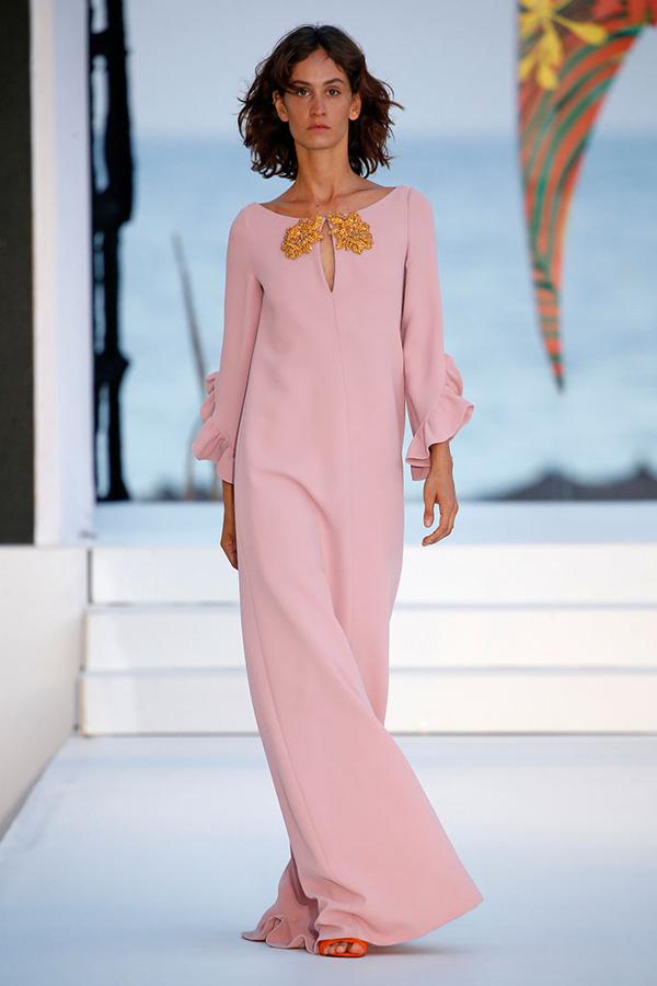 Siluetas kaftán en la versión más playera de Jorge Vázquez.