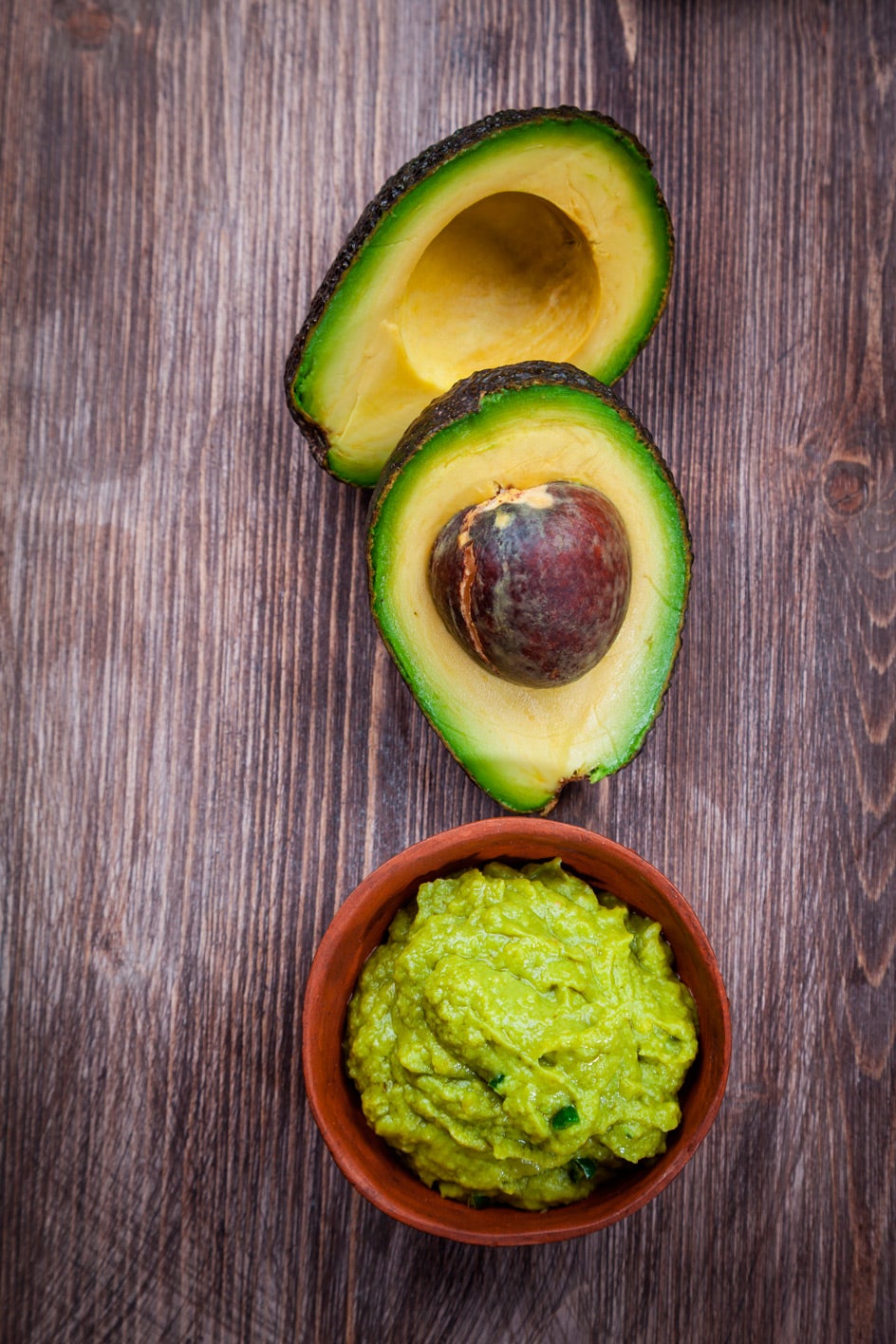 El alimento del año en las redes sociales gracias a sus aceites y grasas beneficiosos. Puedes hacerte un guacamole ligero o simplemente cortarlo en rebanadas sobre tostadas para tus desayunos.