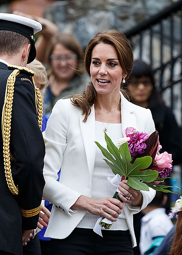 kate Middelton, en su viaje a Columbia, con chaqueta de Zara