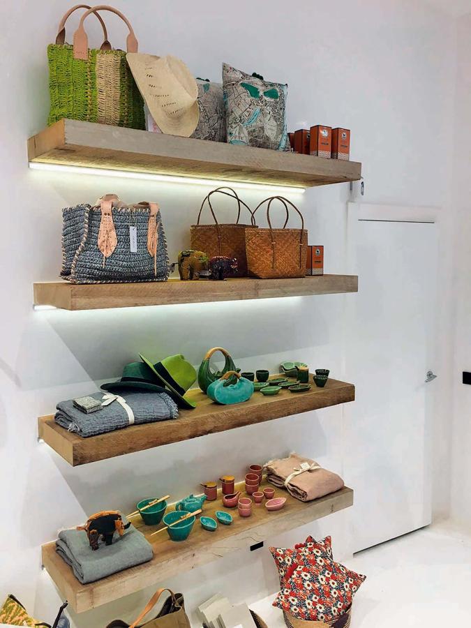 La firma sigue su progresión ascendente y abre su cuarta tienda en Madrid (Claudio Coello, 12). Las otras tres están en San Sebastián y Barcelona, y todas son espacios donde, además de las colecciones propias, podrás encontrar prendas y accesorios de otras marcas.