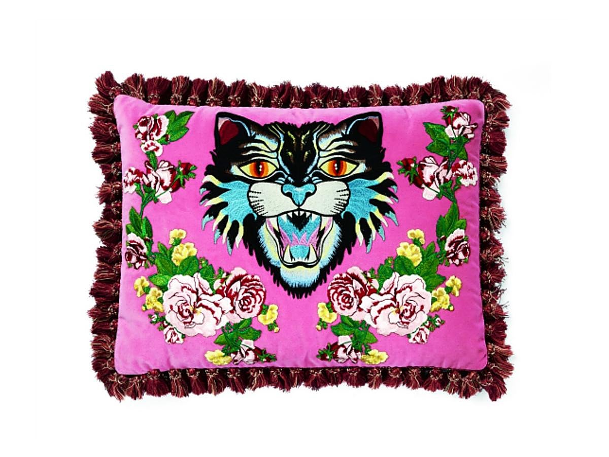 No ha llegado a las tiendas y la colección de Gucci firmada por Alessandro Michele ya tiene lista de espera. gucci.com.