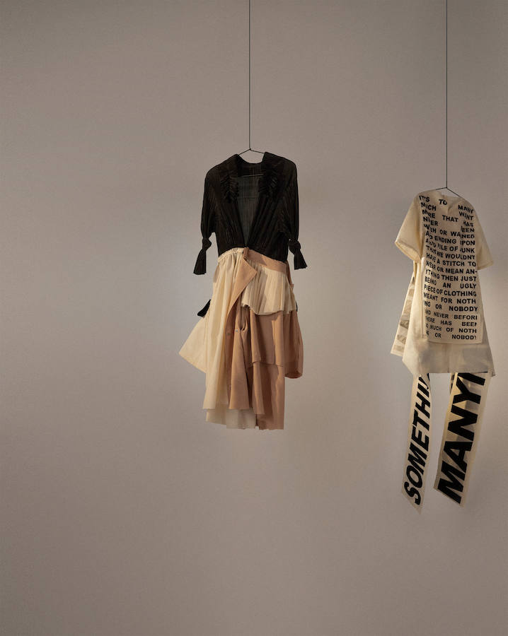 ¿Alguna vez pensasteis ver los escaparates de Zara con prendas como estas? Nosotras, no...