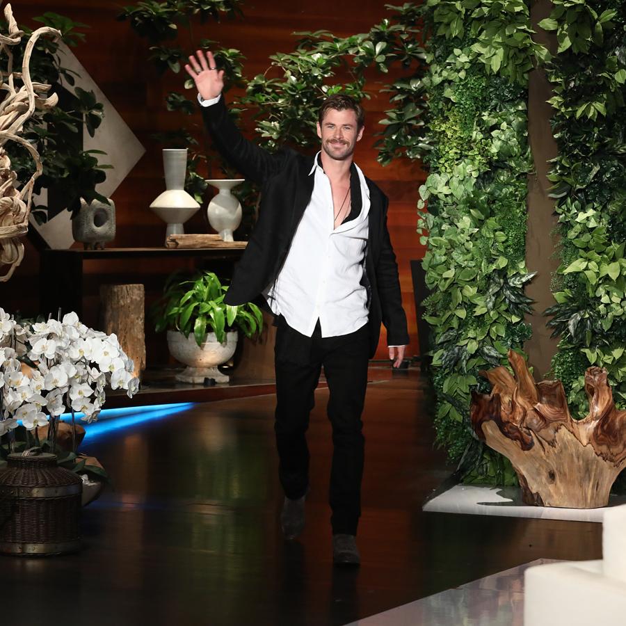 Si es que así, descamisado, está guapo también... ¡Ay!