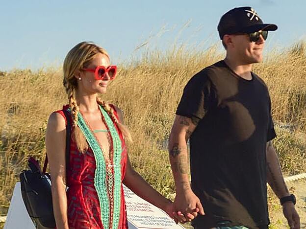Paris Hilton compañada por su novio Chris Zylka. / GTRES
