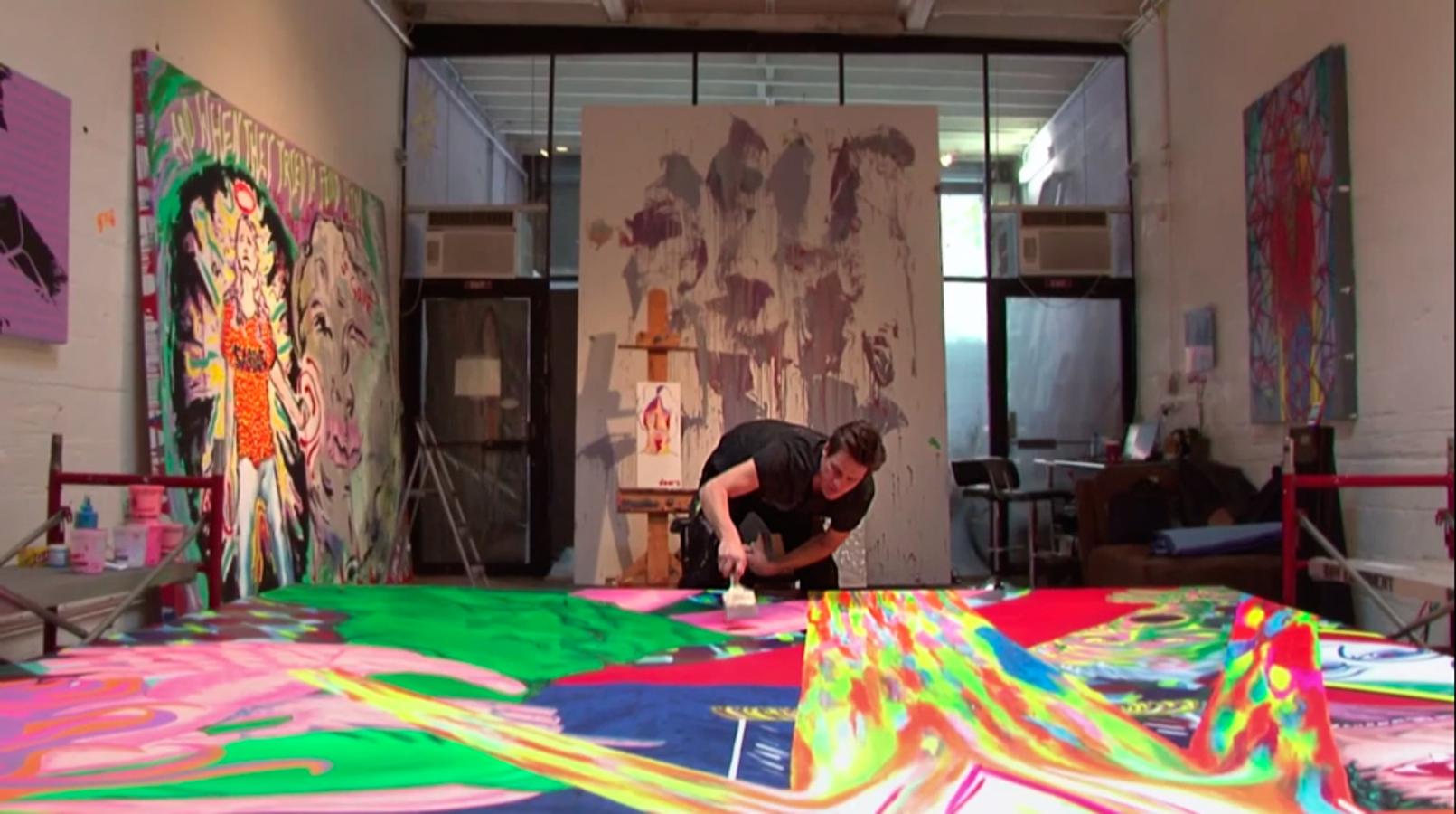 Tras el desplome emocional sufrido por el suicidio de su novia, Cathriona White, en 2015 el actor ha decidido ahogar sus penas en la pintura y la escultura. ¡Y además, lo hace de maravilla! El documental “Jim Carrey: I need color” muestra todo su talento y energía artística.