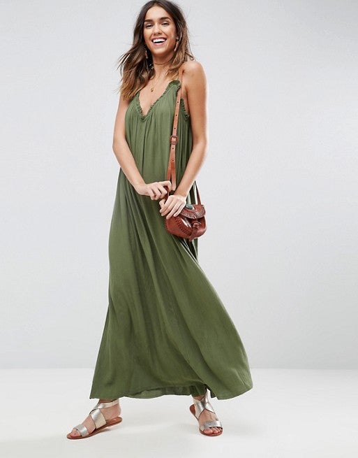 Si lo que quieres es copiar la silueta holgada del diseño de Stella McCartney que luce Amal Alamuddin, este vestido de Asos es perfecto, y solo cuesta 42.95 euros.