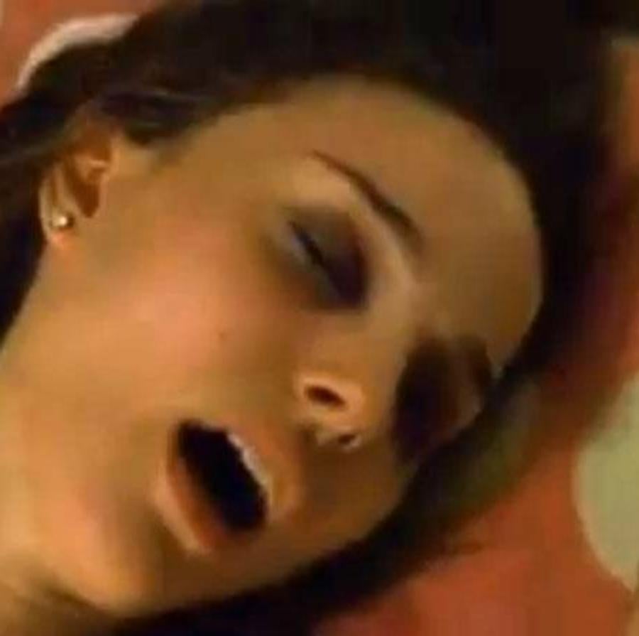 El orgasmo lésbico Natalie Portman y Mila Kunis en 'El cisne negro' es otro momento tórrido celebrado por los fans de los orgamos de cine.