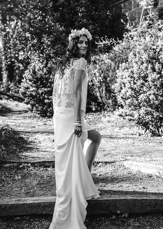 El 'allure' francés, el estilo boho y el romanticismo más puro se unen en los diseños de Laure de Sagazan. Si visitas su cuenta de Instagram, querrás casarte mañana mismo.