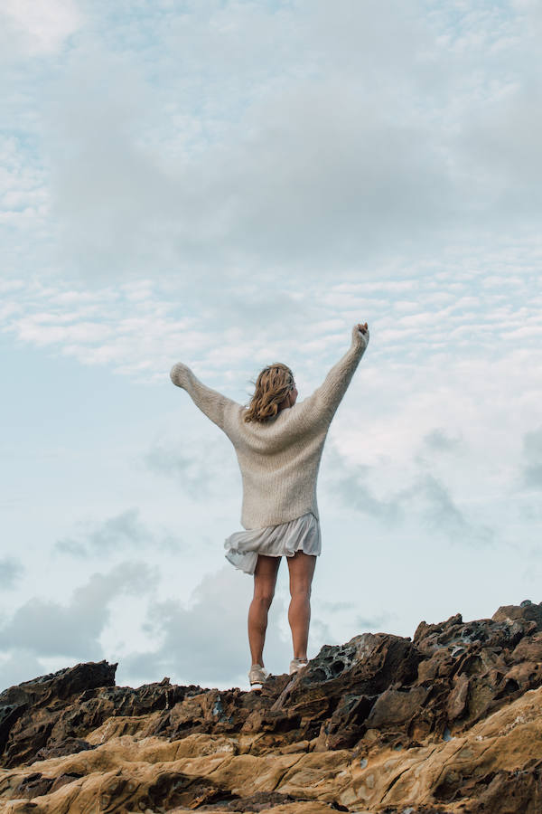 Elsa Pataky protagoniza y dirige junto a su hermano (Cristian Prieto) 'Emotions', el 'fashion film' de la campaña otoño-invierno 2017 de Gioseppo que se ha grabado entre Asturias y Australia, y en el que han contado con un equipo de excepción formado por el fotógrafo Miguel Reveriego, la estilista Belén Antolín y la maquilladora Beatriz Matallana.