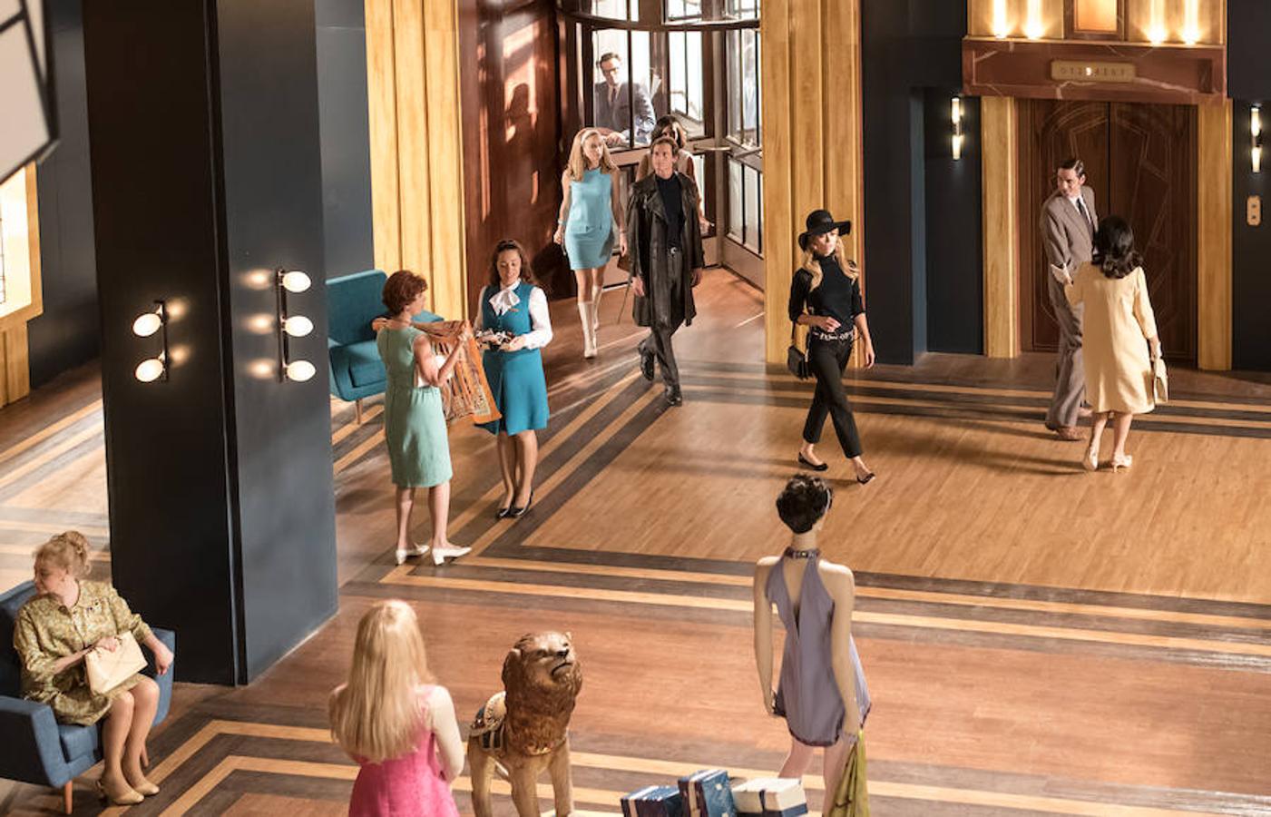 Brigitte Bardot llegando a las Galerías Velvet.