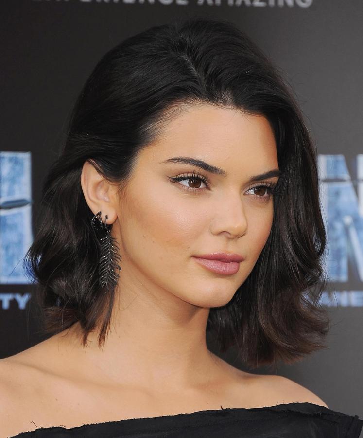 Un maquillaje muy natural puede ser una buena alternativa. Dale protagonistmo a tus pestañas y lucirás una bonita mirada.