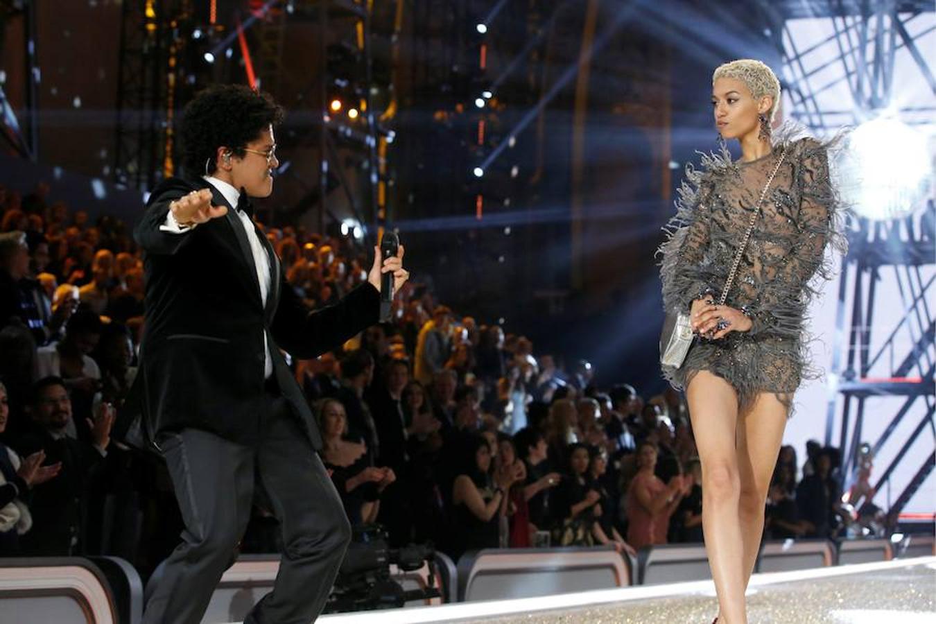 Su belleza hipnotiza y su pelo es de lo más característico. De hecho, cada dos semanas visita a su colorista.