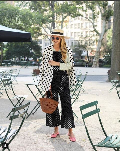 Su perfil cuenta con 1,1 millones de seguidores gracias a sus looks ultra femenidos y siempre elegantes. Es americana y setá al frente del blog Atlantic Pacific. @blaireadiebee