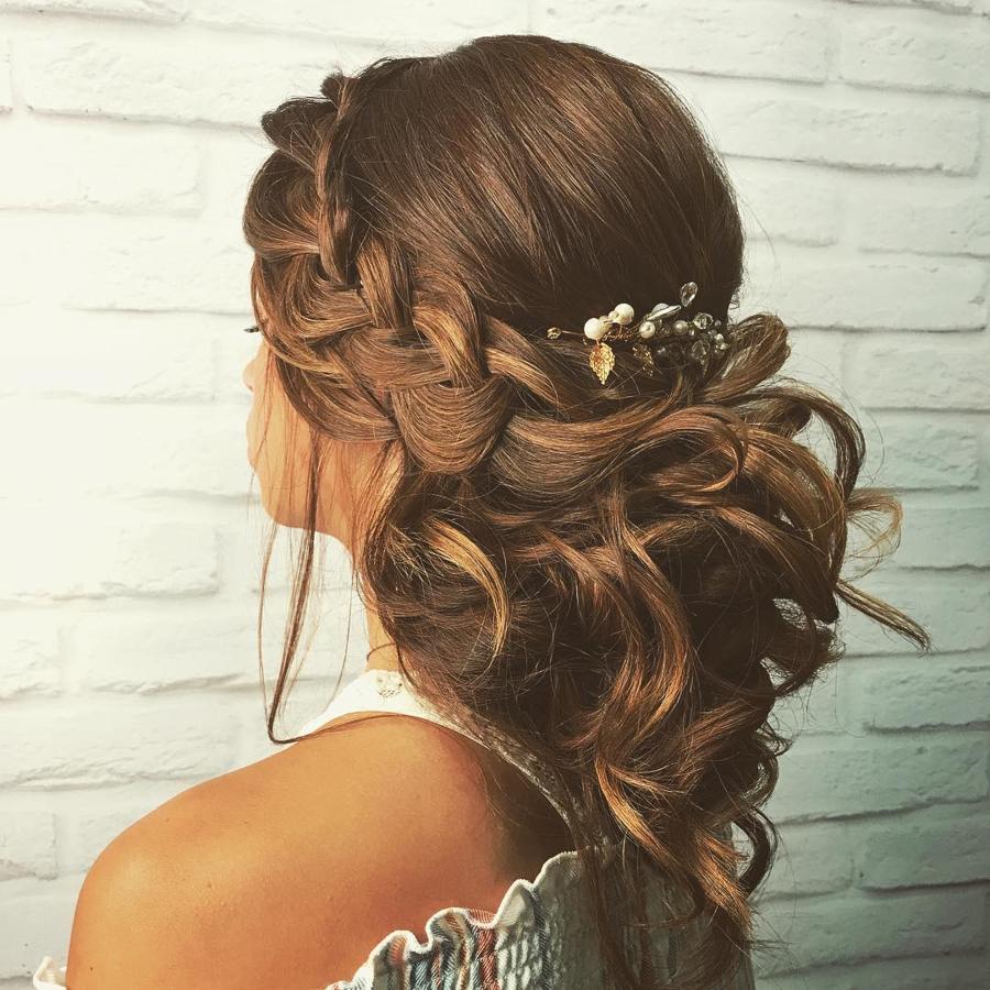 Stephanie Brinkerhoff hace unos peinados estupendos. Además de su fama en las redes sociales, imparte clases de estética. (599k de seguidores)