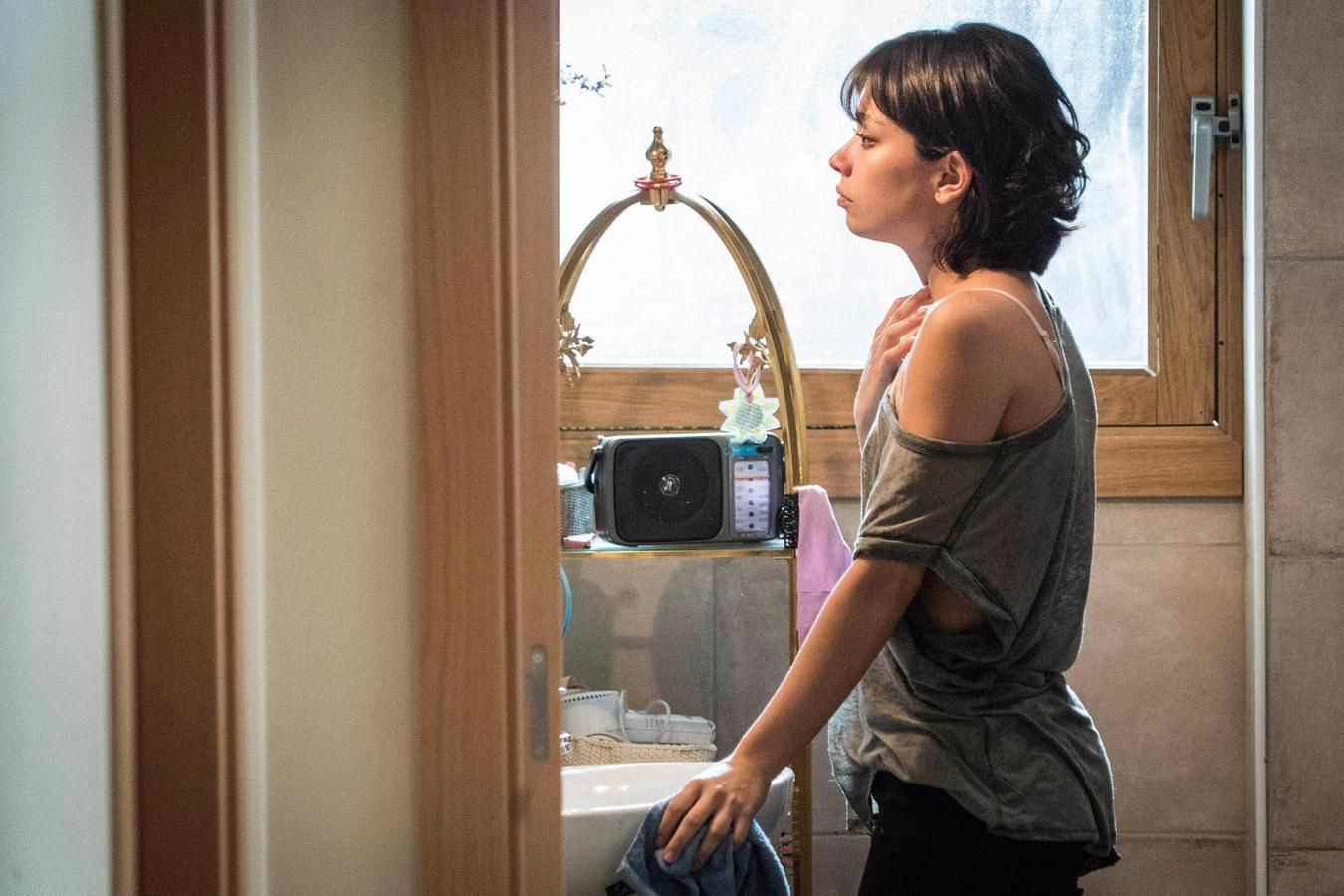 La actriz Anna Castillo hace de Laura en la nueva serie de RTVE. Tiene 19 años y es temperamental, rebelde, inquieta.