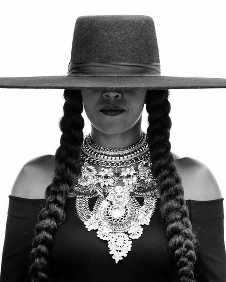 Michelle Obama recrea el 'look' 'Formation' del último disco de la cantante Beyonce.