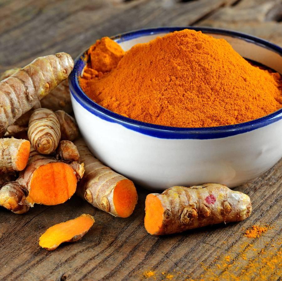 Además de su poder termogénico la cúrcuma es antiinflamatoria y antioxidante. Como no se absorbe bien, recomendamos mezclarla con pimienta negra.