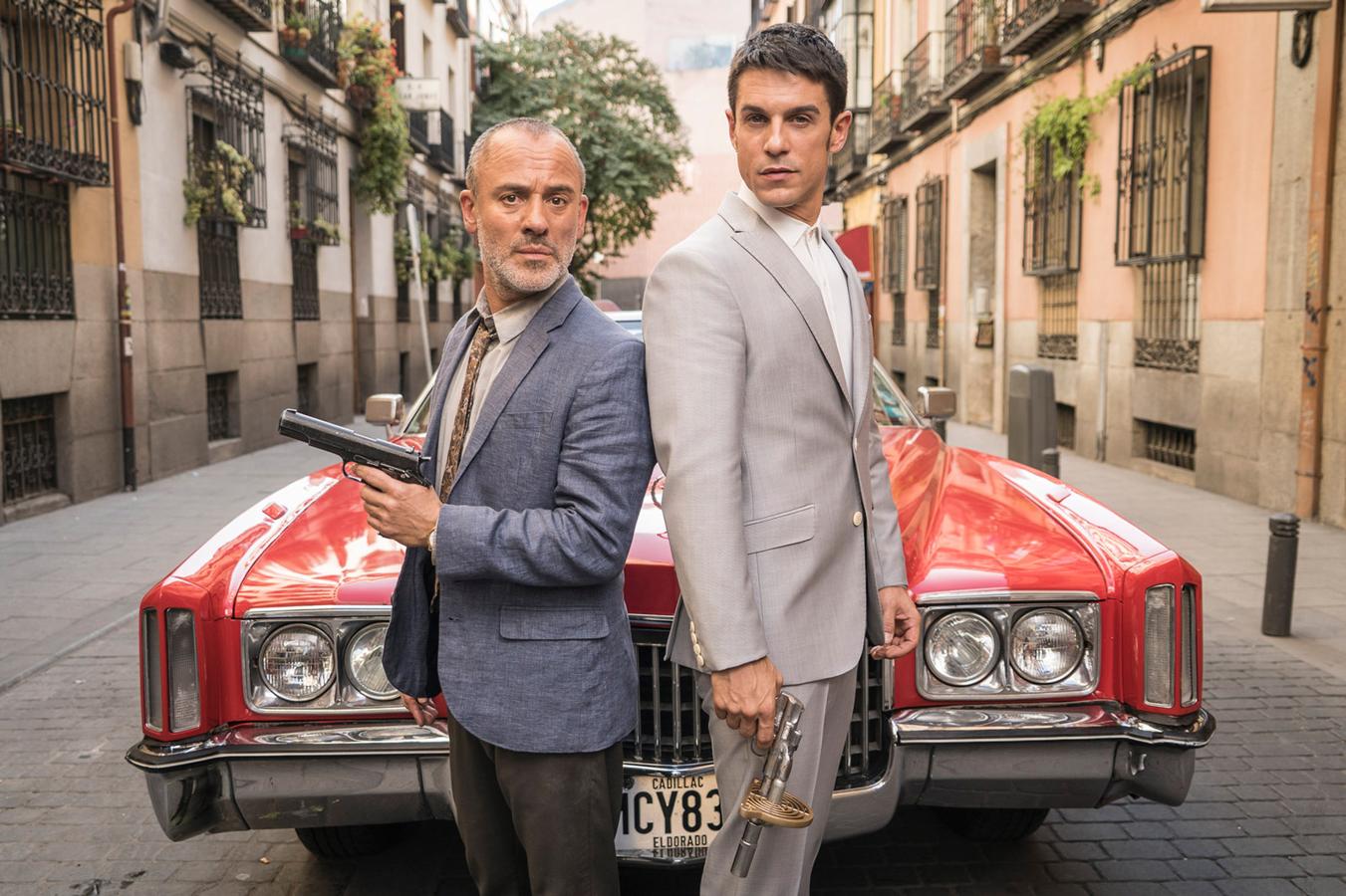 Los actores Javier Gutiérrez y Alejo Sauras en la serie 'Estoy vivo', en la que encarnan a Manuel Márquez y El Enlace.