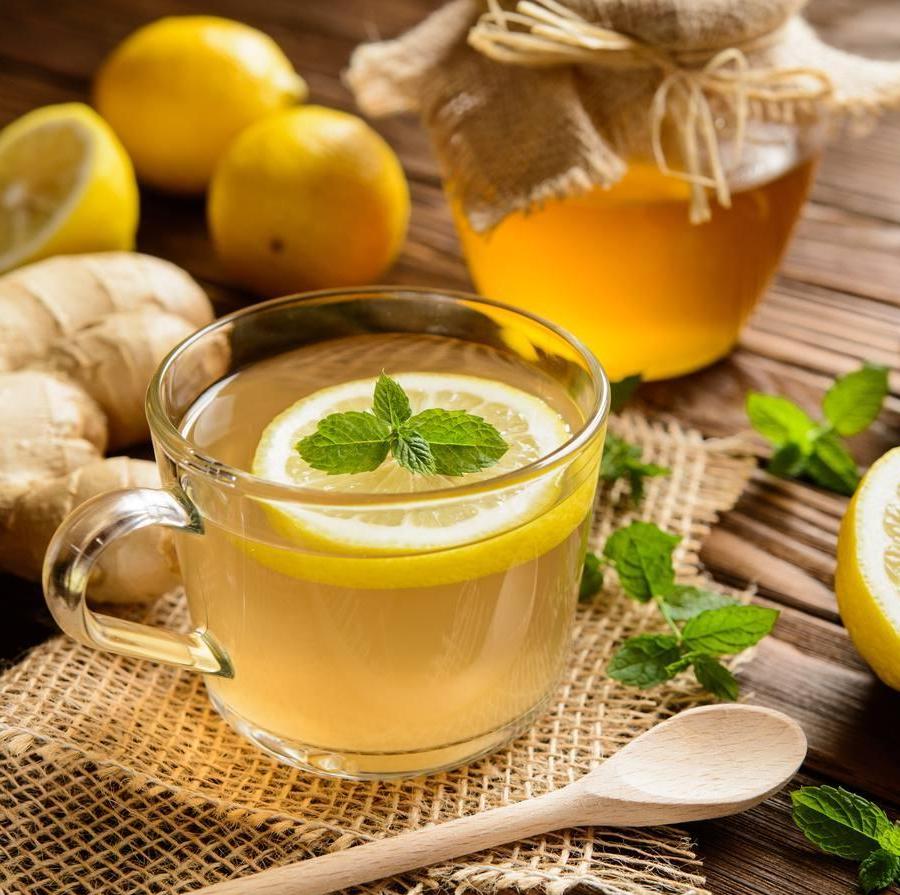 Su gingerol actúa como antiinflamatorio natural. Favorece la pérdida de peso pues optimiza la combustión de grasa y aumenta la velocidad del metabolismo.