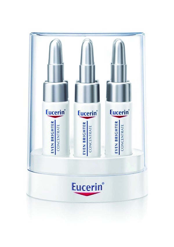 Reduce la hiperpigmentación y las manchas y consigue unificar el tono de piel, gracias a su elevada concentración de B-Resorcinol. Se aplica como un suero debajo de la crema de día. (30,35€)