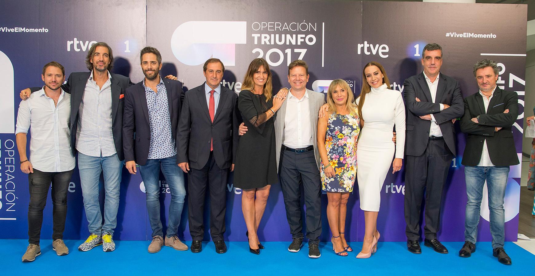 Foto de la familia de la nueva edición de Operación Triunfo en el photocall del FesTVal de Vitoria.