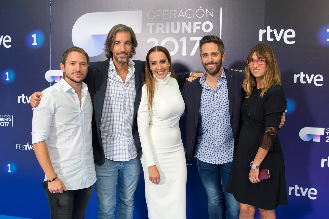 El jurado, el presentador y la directora de la Acamdeia de Operación Triunfo: Manuel Martos, Mónica Naranjo y Joe Pérez-Orive, Roberto Leal y Noemí Galera.
