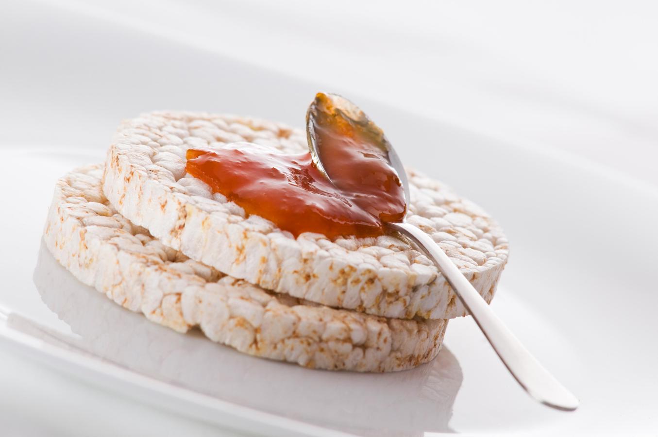 Contienen menos de 50 calorías por 100 gramos y con pavo pueden ser una merienda muy sana.