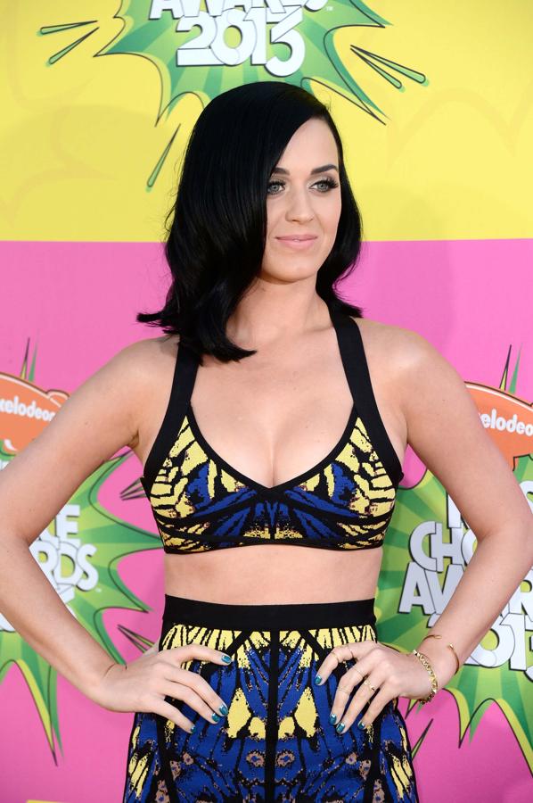 Katy Perry en el Festival de Nickelodeon de 2013. Lleva un corte bob de color moreno.