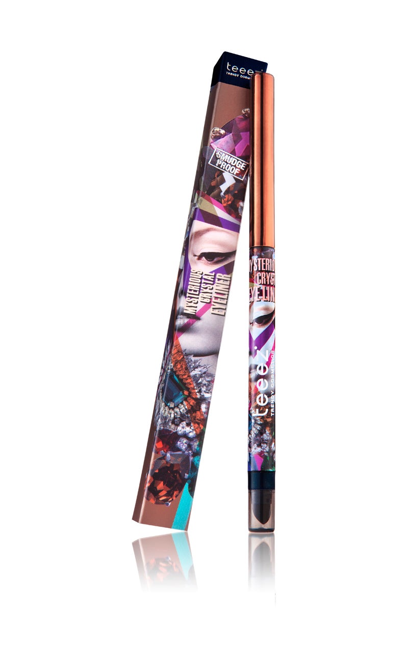 Resistente al agua, de larga duración y antimanchas, un eyeliner muy sencillo de usar que incluye difuminador y que está disponible en 6 tonos, entre ellos el negro. (16,50€)