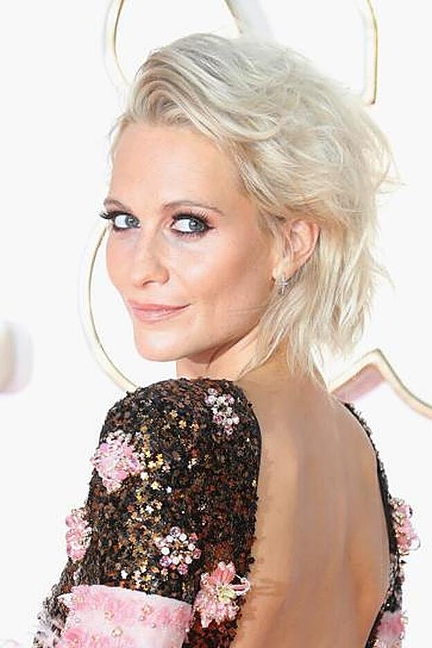Poppy Delevingne con su nuevo corte de pelo: un bob ondulado con mucho volumen y acabado messy.