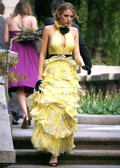 Si Heidi Klum llevó el boho chic a la alfombra roja de los Emmy, ¿por qué no lo ibas a llevar tú, pintado de amarillo y salpidado de flores, a tu próxima boda de otoño?