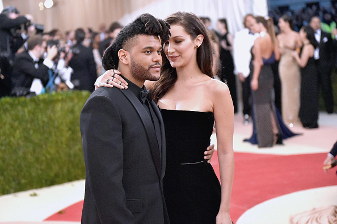 The Weeknd, rapero, y Bella Hadid, modelo. son el tópico de Hollywood (a la altura de la del torero y la tonadillera). En la gala Met de 2016 estaban la mar de acaramelados, pero...