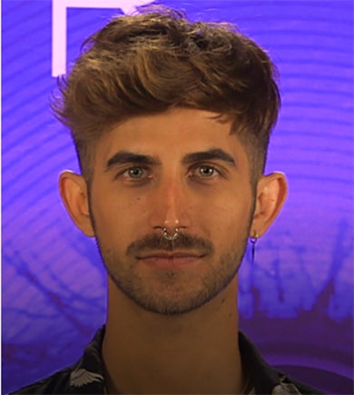 Daniel es un joven muy sociable, simpático y agradable, pero a la vez muy crítico con las personas a las que quiere. Cree que fue gato en su vida anterior, cuando quiere se arrima con cariño y cuando se cansa, bufa. Tiene mucho carácter y personalidad, puede ser muy divertido o muy serio según las ocasiones.