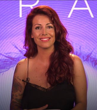 Mina se considera una persona sociable, divertida, un poco freak, luchadora, fiel, sincera, sin tabúes y con muchas ganas de disfrutar de la vida. Actualmente está soltera y reconoce que no cree ni en la media naranja ni en los príncipes azules. Quiere participar en 'Gran Hermano' para conocerse más a sí misma y, por supuesto, para ganar.