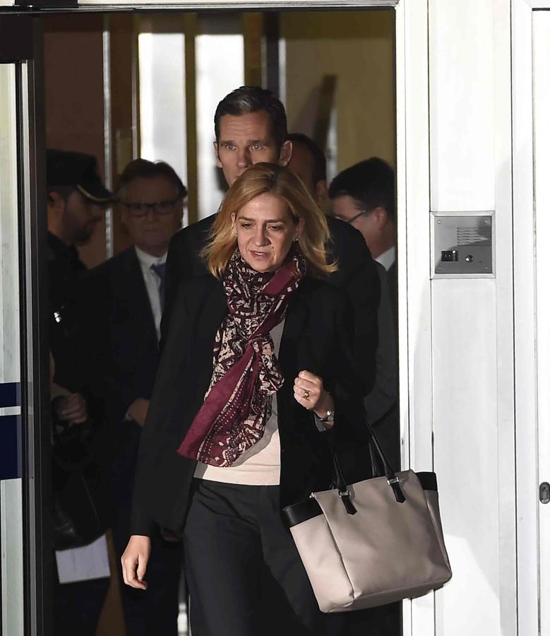 El matrimonio a la salida de los juzgados durante el proceso por el Caso Nóos.