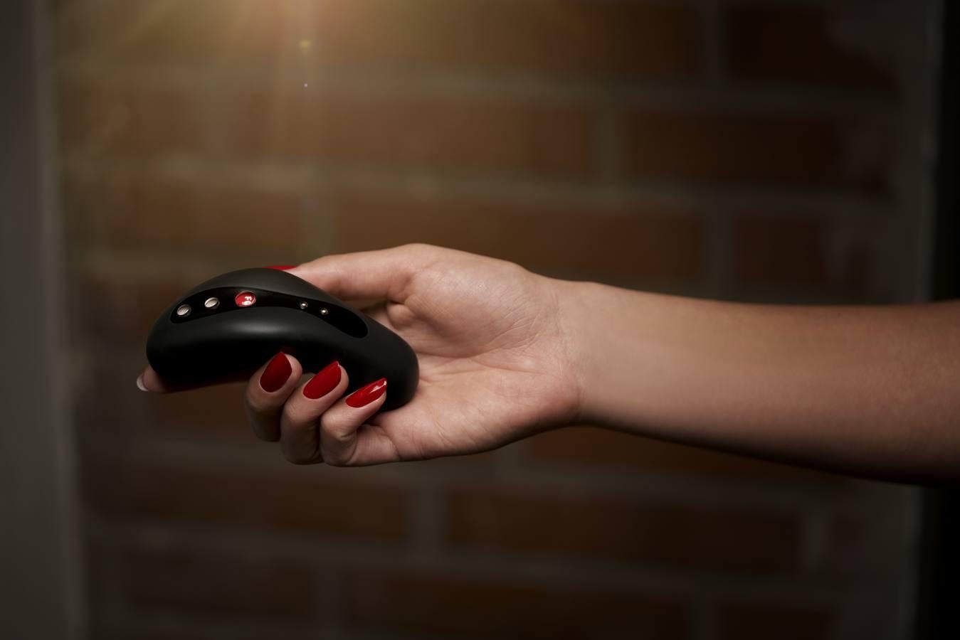 Laya 2 es una versión actualizada en color negro del juguete sexual más popular de Fun Factory. Más potente, recargable y resistente al agua. Ergonómico, con cuatro niveles de intensidad y seis ritmos vibratorios. Precio orientativo: 89,90 euros.