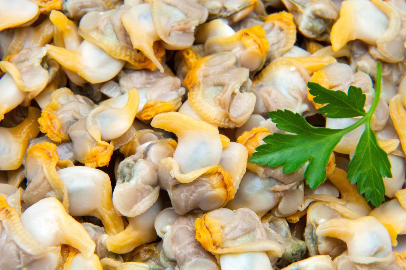 El berberecho (natural y en conserva) contiene 24 miligramos de hierro por cada 100 gramos de porción comestible.