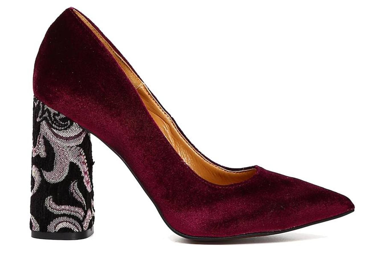 En unos salones de terciopelo y tacón brocado de Café Noir (118 euros)