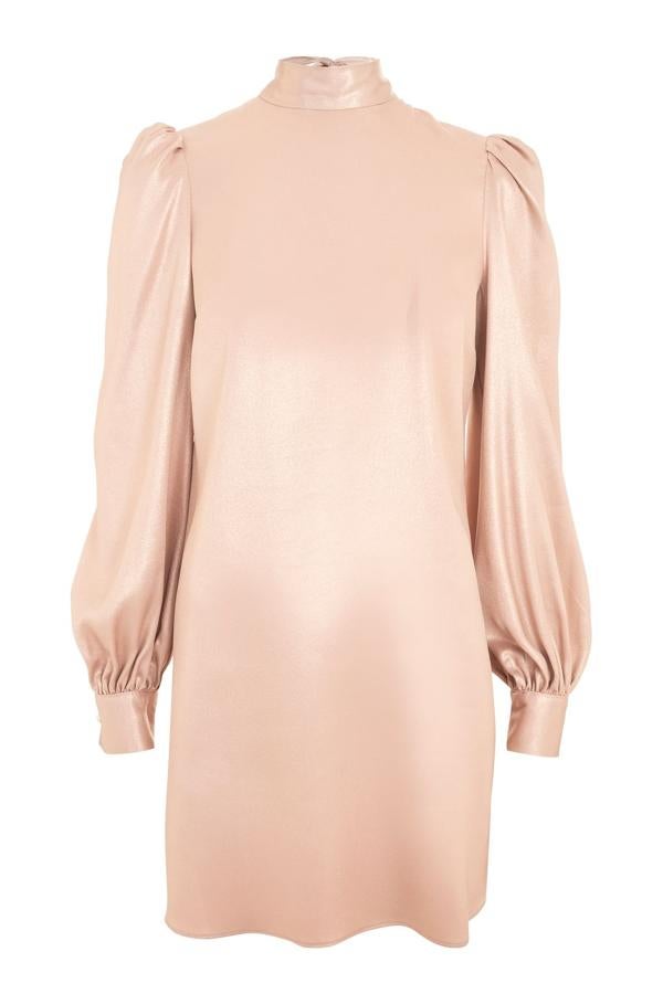 O este en versión mini de satén en rosa empolvado, que es de Topshop. Precio: 64 euros.