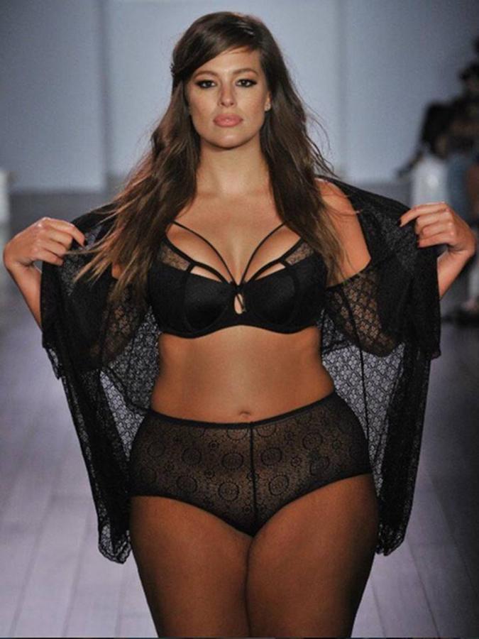 La modelo presentó y desfiló su propia colección de ropa interior para tallas grandes en NYFW