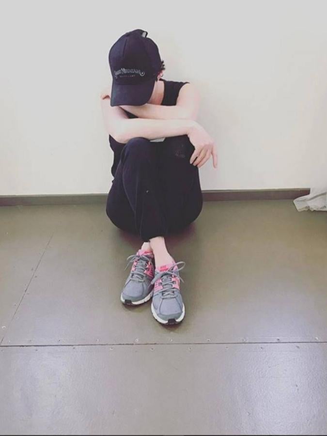 El 29 de abril publicó esta foto. La acompañaba un texto en el que decía que había escuchado la palabra “remisión” y no tenía ni idea de cómo reaccionar aunque eran buenas noticias. Y respiraba. Aunque tuviera que estar alerta los próximos cinco años, respiraba.