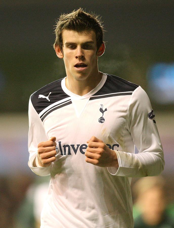Reciént aterrizado en el Tottenham, Gareth Bale disimulaba como podía sus orejas dejándose el pelo largo. No tardaría mucho en tomar una decisión al respecto...